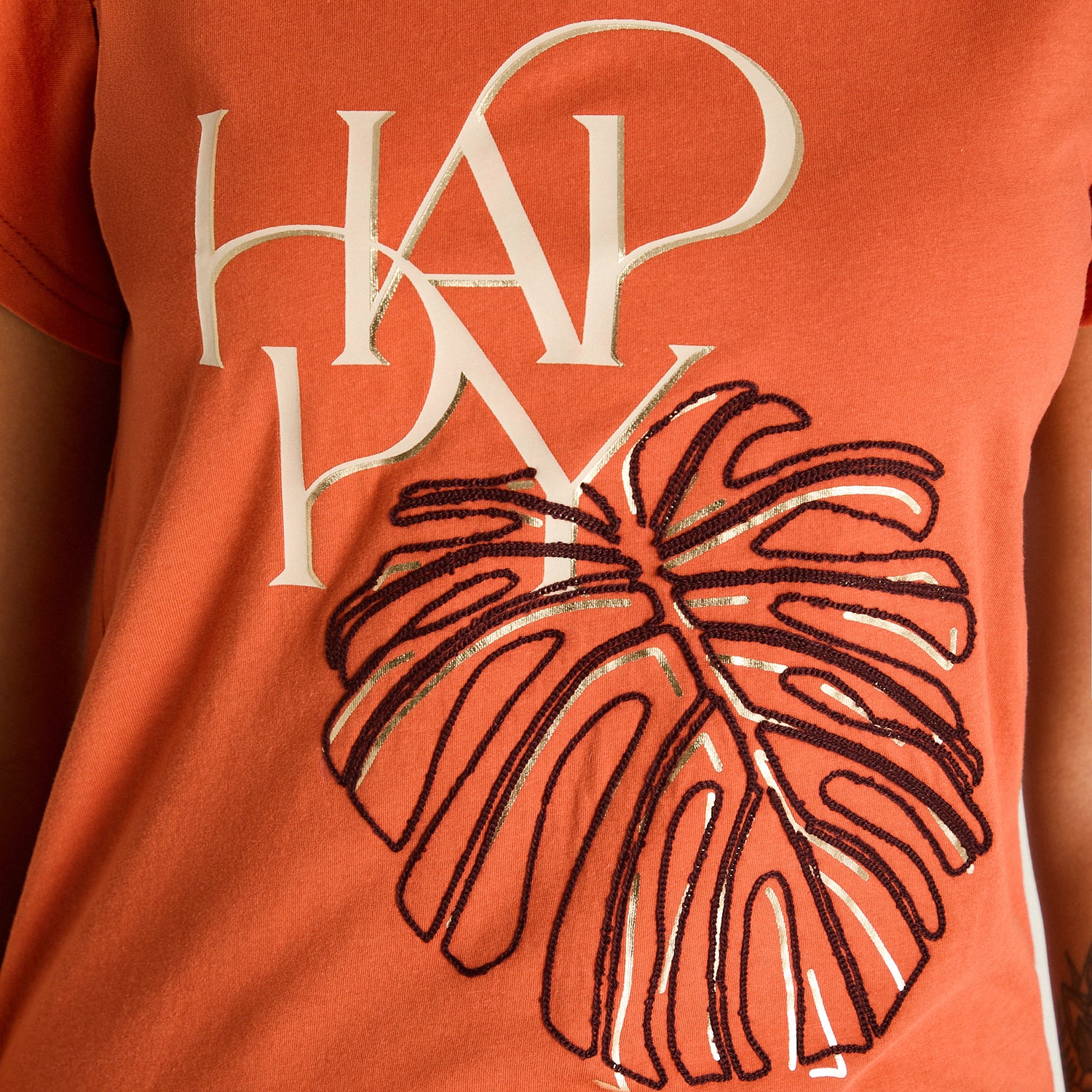 Polera Terracota Manga Corta Elasticidad Media Sin Forro Calce Normal