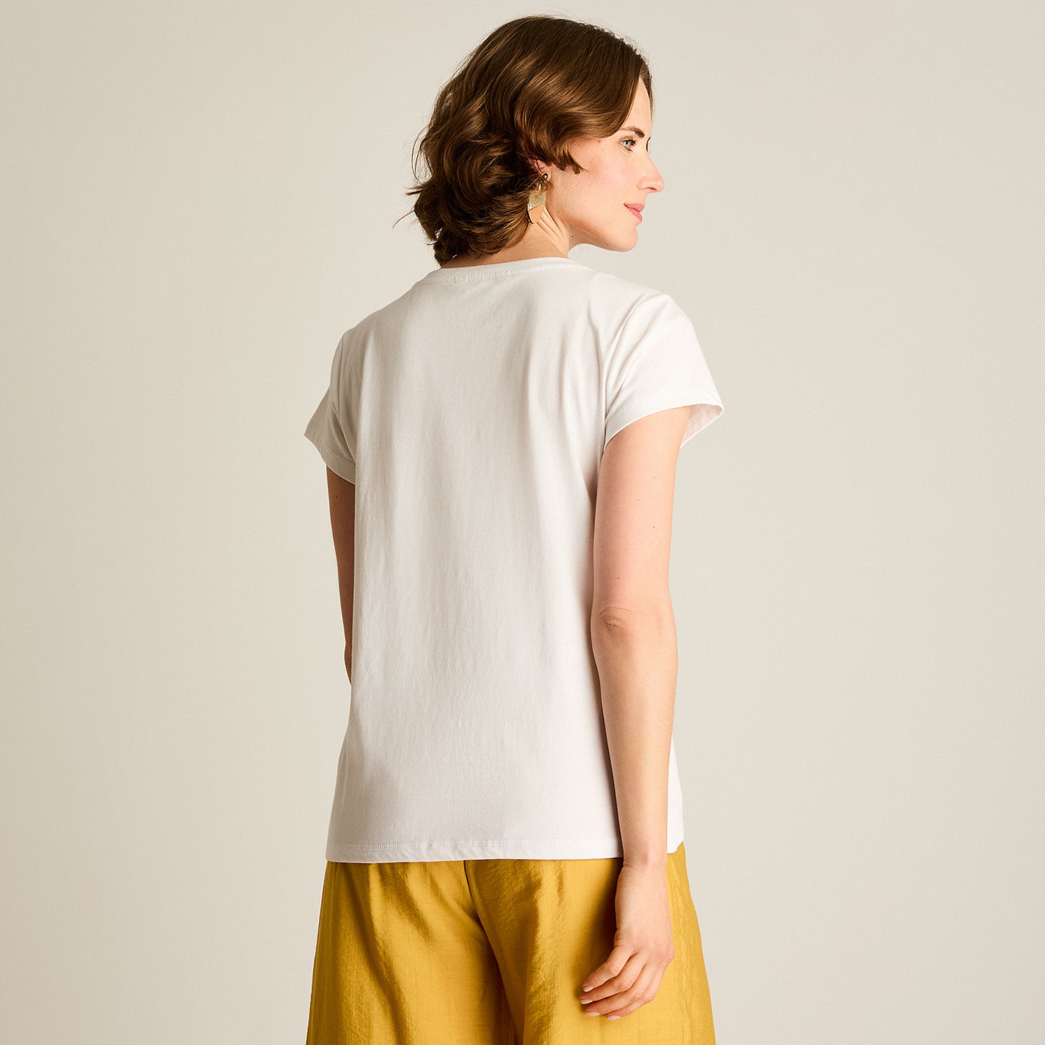 Polera Blanco Manga Corta Elasticidad Media Sin Forro Calce Normal