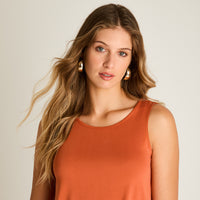 Polera Terracota Sin Mangas Elasticidad Media Sin Forro Calce Holgado