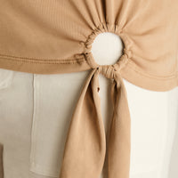 Polera Beige Manga Corta Elasticidad Media Sin Forro Calce Holgado