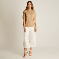 Polera Beige Manga Corta Elasticidad Media Sin Forro Calce Holgado