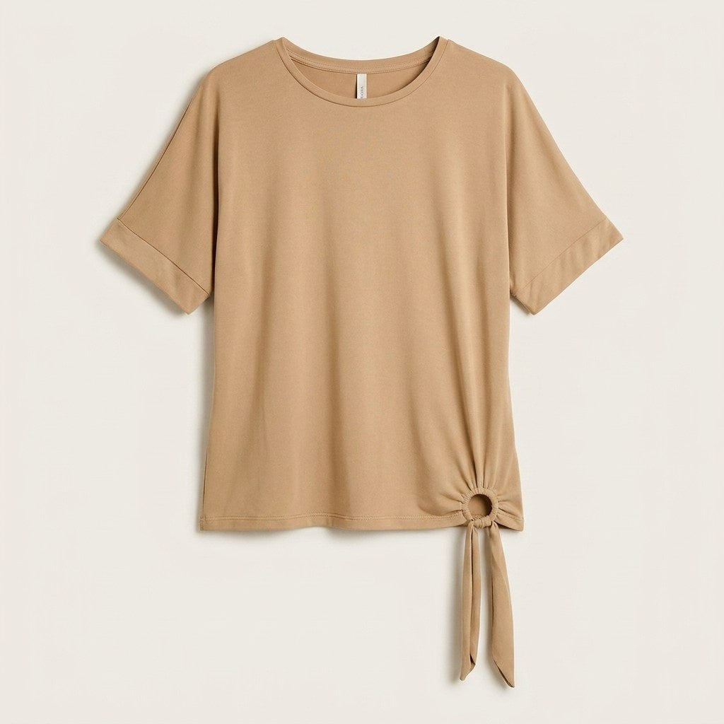 Polera Beige Manga Corta con Lazo Lateral en plano