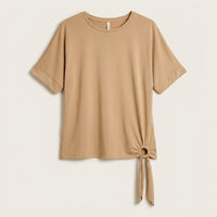Polera Beige Manga Corta con Lazo Lateral en plano