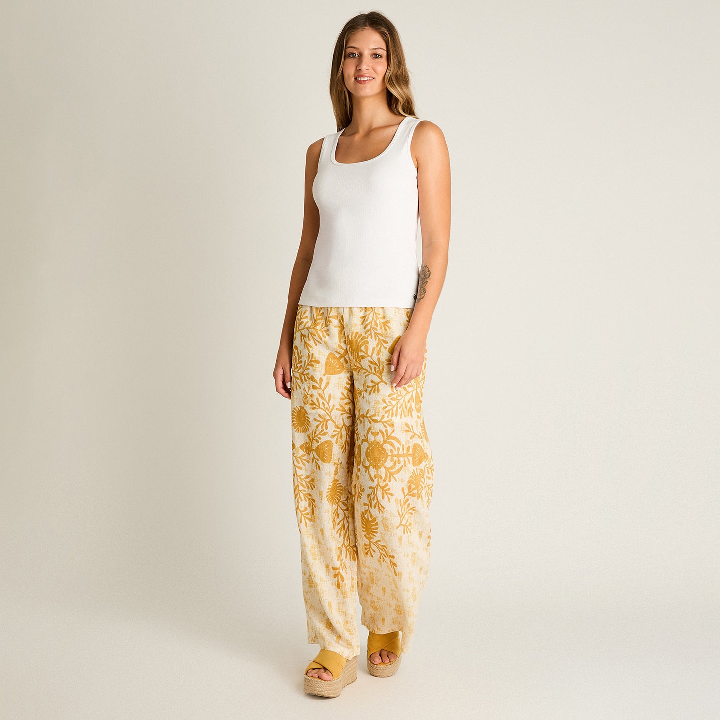 Polera Blanco Sin Mangas Elasticidad Media Sin Forro Calce Ajustado