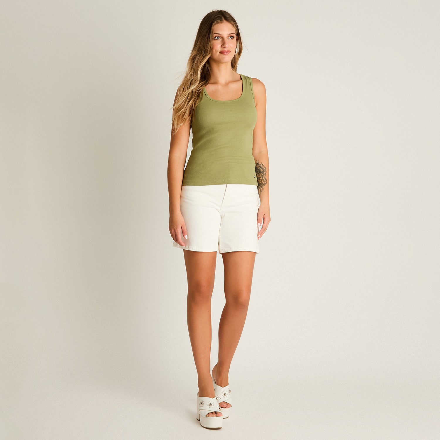 Polera Verde Sin Mangas Elasticidad Media Sin Forro Calce Ajustado