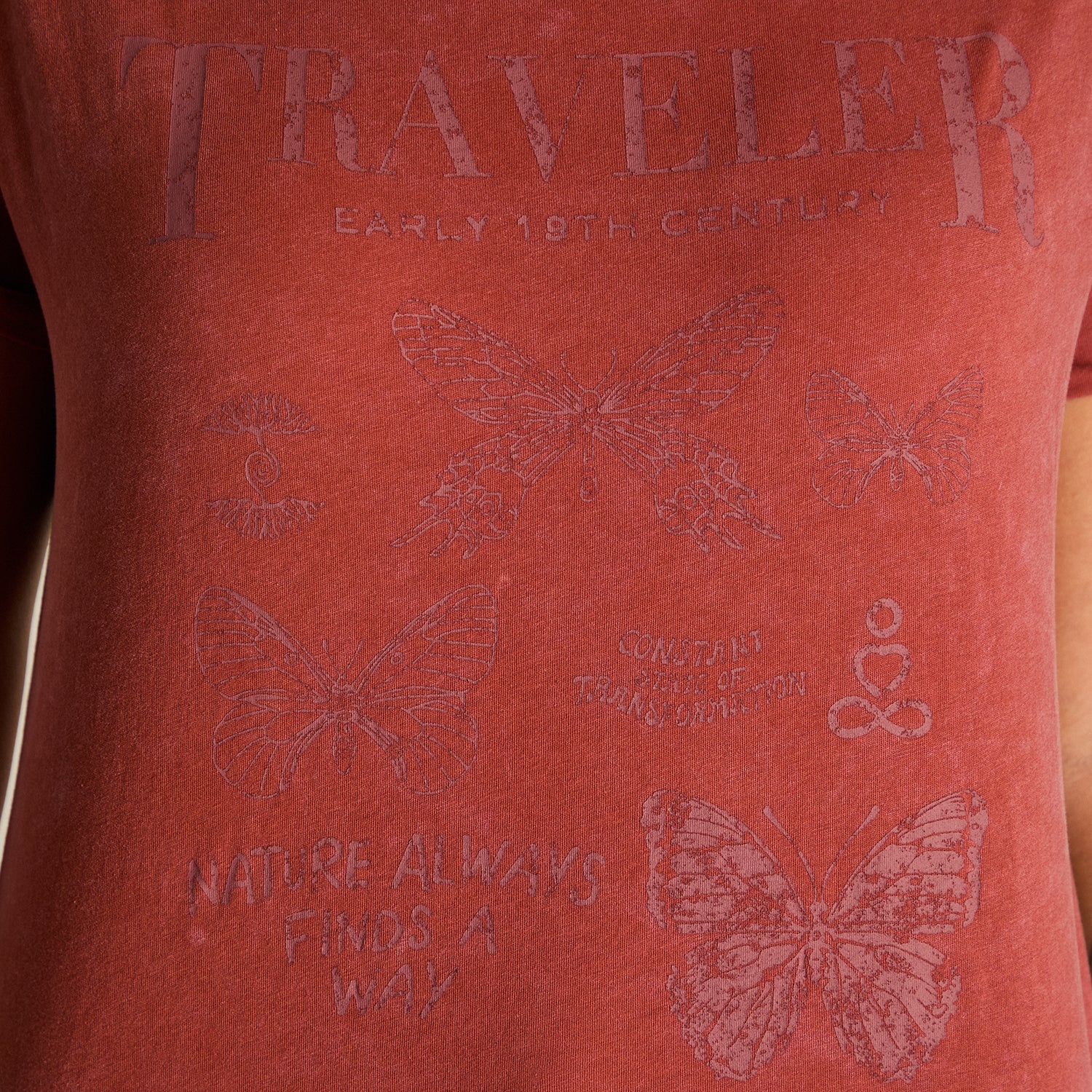 Polera Terracota Manga Corta Elasticidad Media Sin Forro Calce Normal