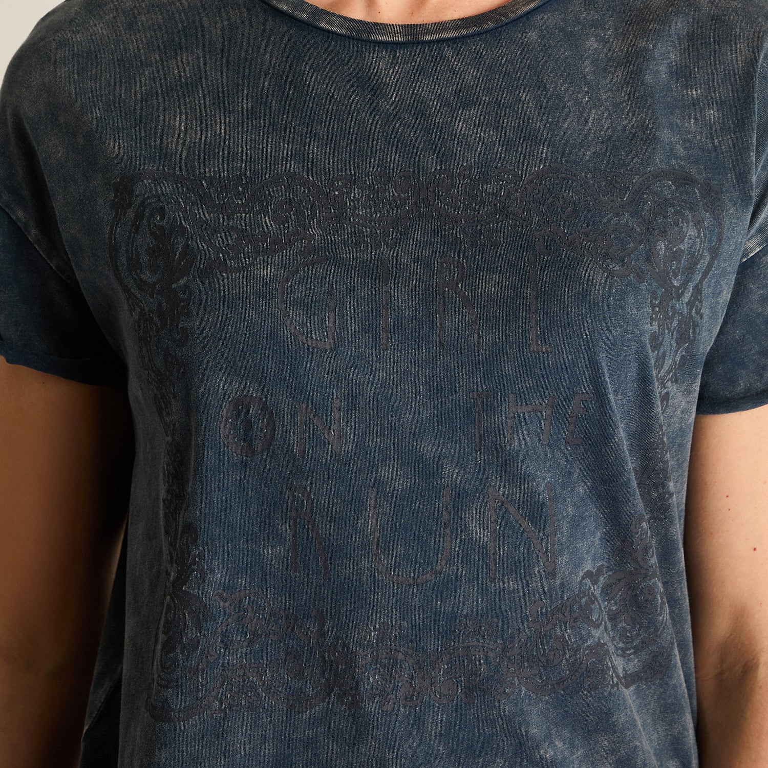 Polera Azul Manga Corta Elasticidad Media Sin Forro Calce Normal