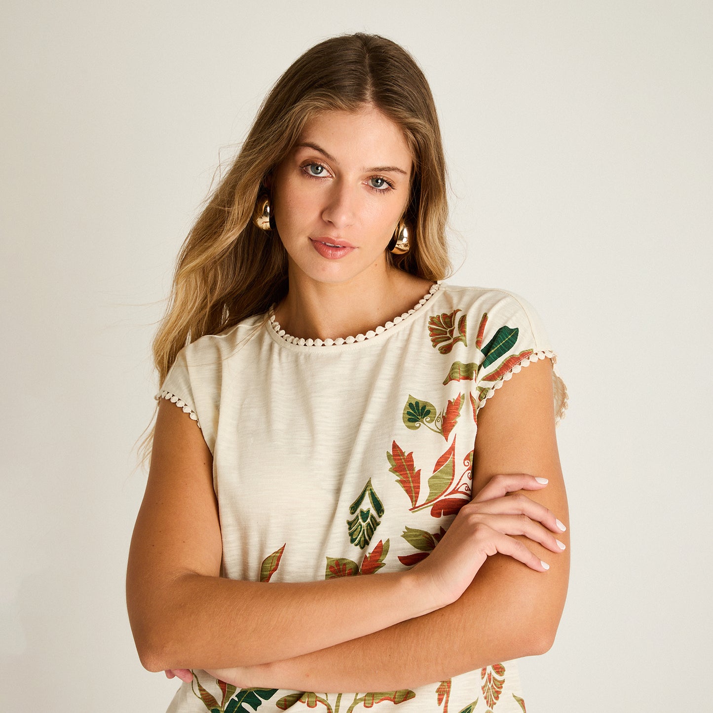 Polera Arena Manga Corta Baja elasticidad Sin Forro Calce Normal