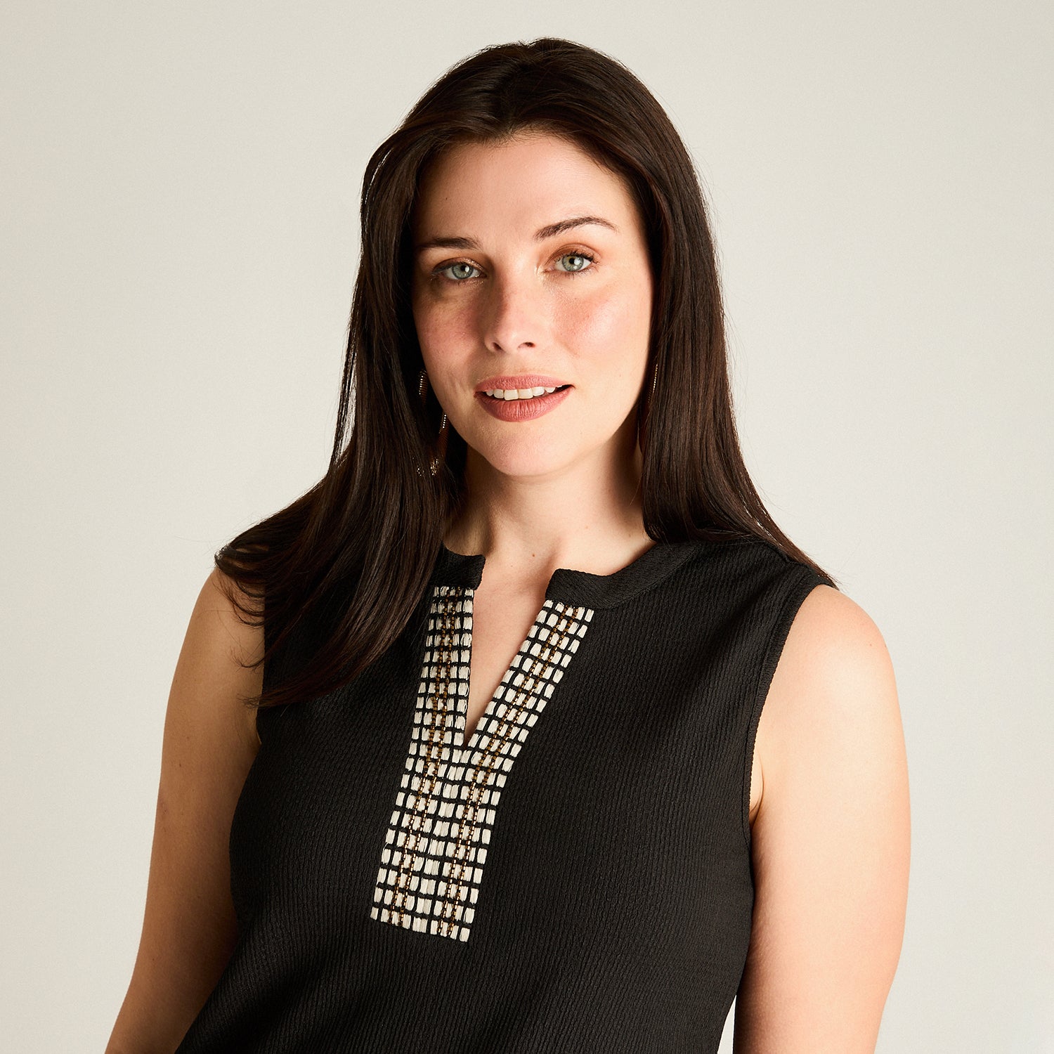 Polera Negro Sin Mangas Elasticidad Media Sin Forro Calce Normal