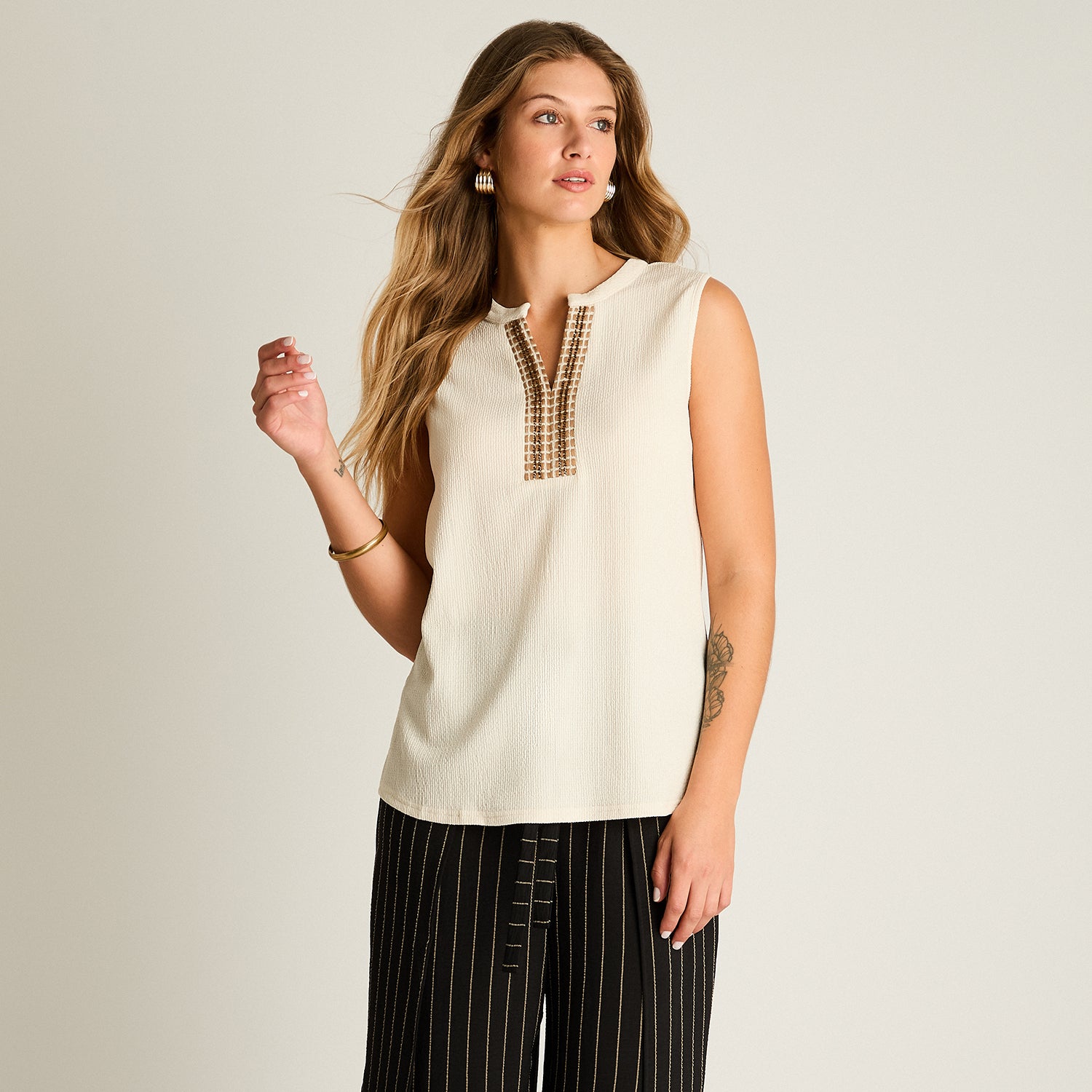 Polera Arena Sin Mangas Elasticidad Media Sin Forro Calce Normal