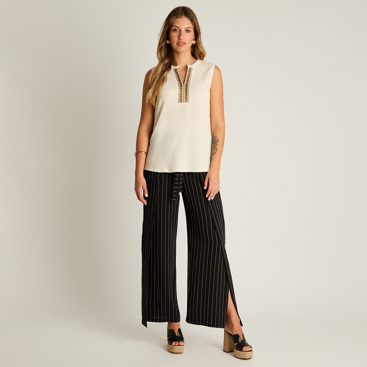 Polera Arena Sin Mangas Elasticidad Media Sin Forro Calce Normal