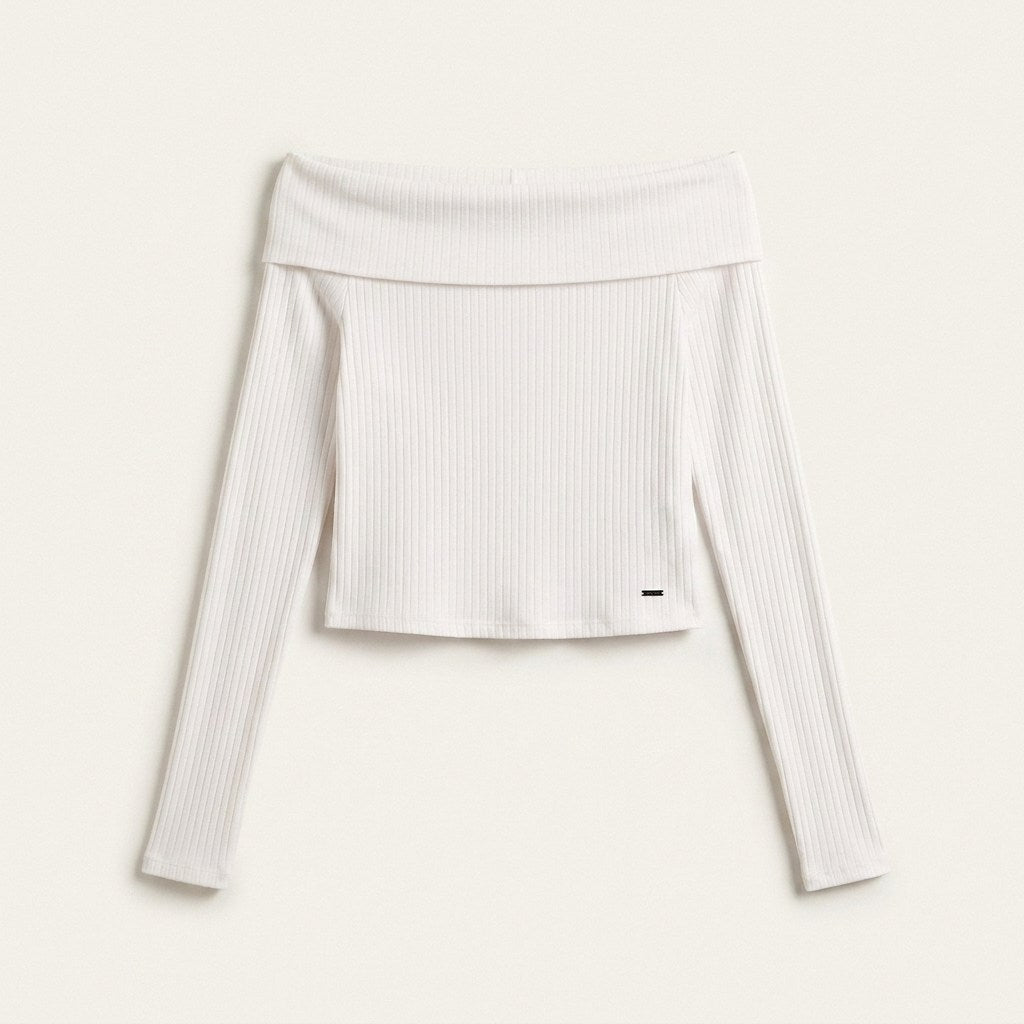 Polera Corta Off-Shoulder Blanca en plano
