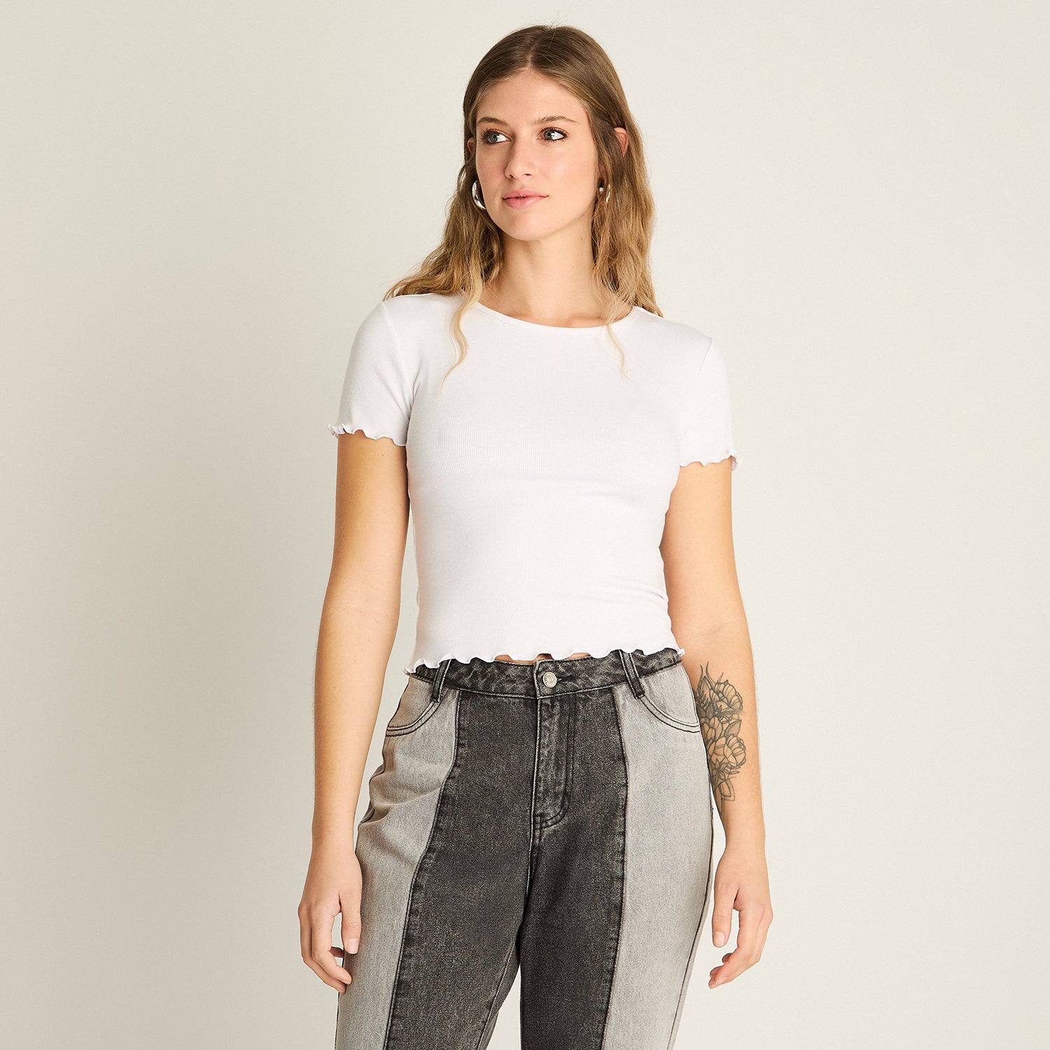 Polera Blanca Básica Manga Corta