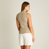 Polera Taupe Sin Mangas Elasticidad Media Sin Forro Calce Normal Tela Punto