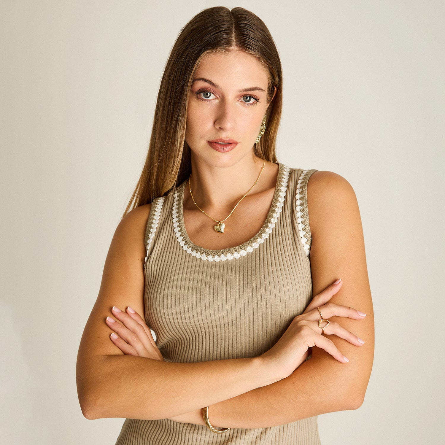 Polera Taupe Sin Mangas Elasticidad Media Sin Forro Calce Normal Tela Punto