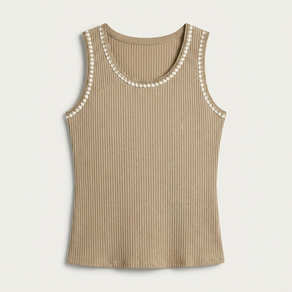 Polera Taupe con Escote Redondo y Ribete a Contraste en plano