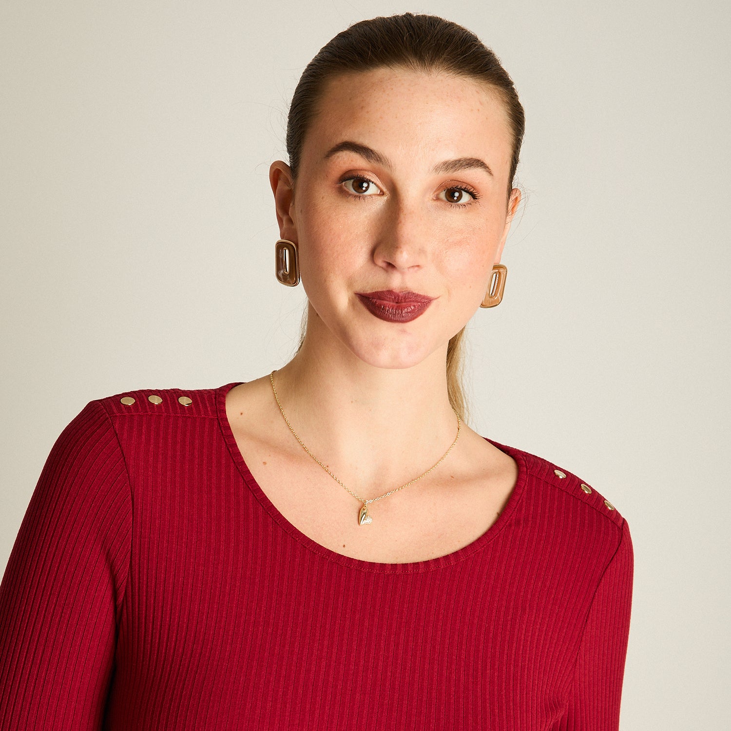 Polera Rojo Manga 3/4 Elasticidad Media Sin Forro Calce Normal Tela Plano