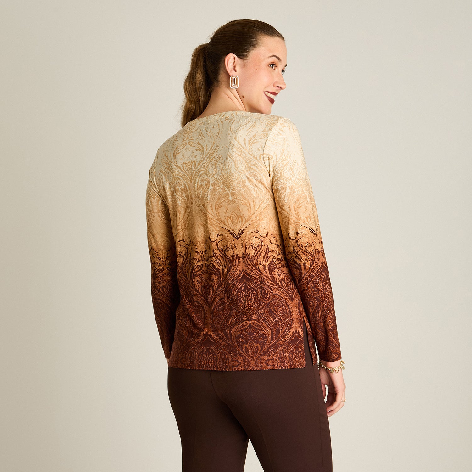 Polera Beige Manga Larga Elasticidad Media Sin Forro Calce Normal Tela Punto