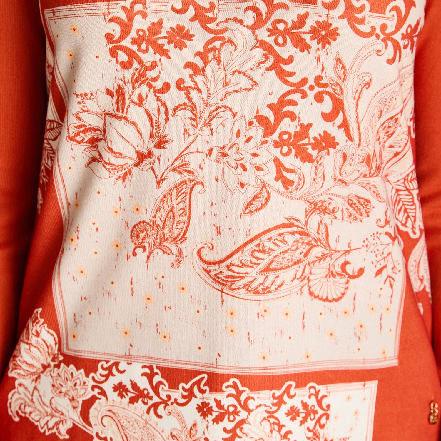 Polera Terracota Manga Larga Elasticidad Media Sin Forro Calce Normal Tela Camant