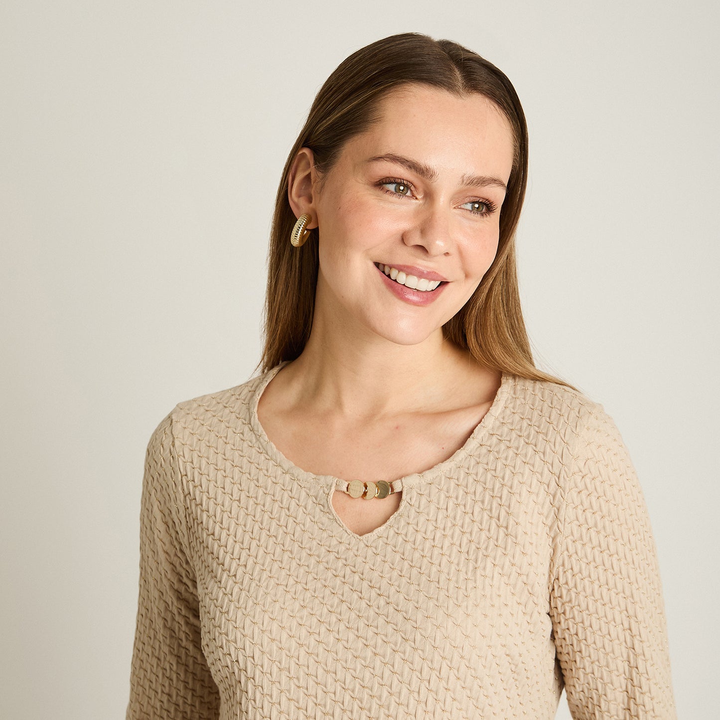 Polera Arena Manga Larga Elasticidad Media Sin Forro Calce Normal Tela Punto