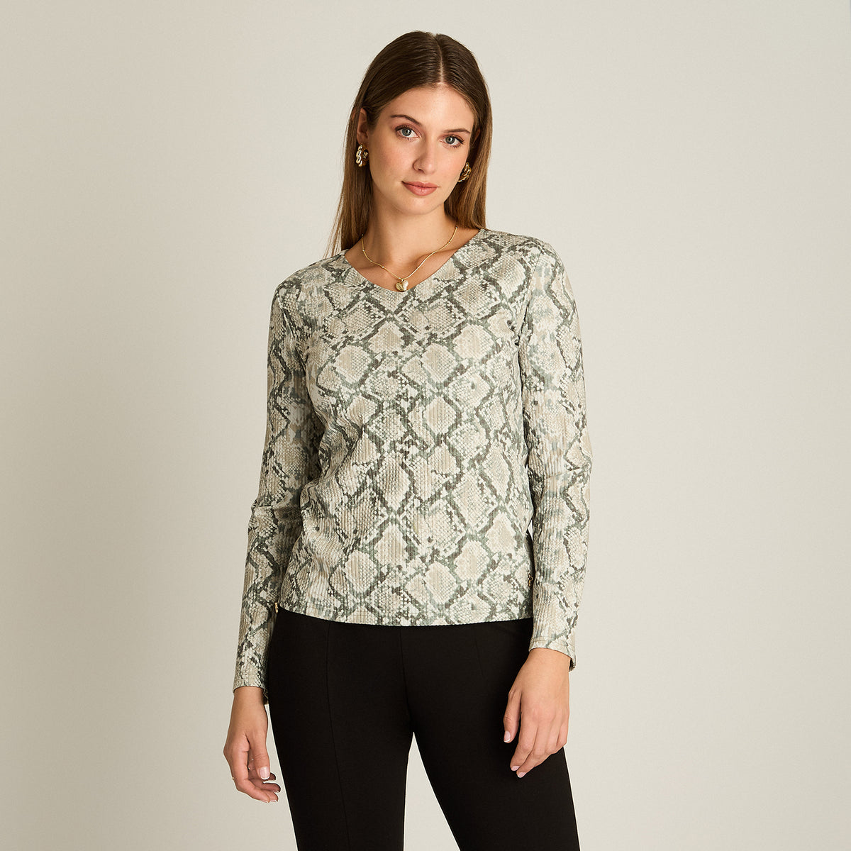 Polera Pistacho Estampada Manga Larga Escote V