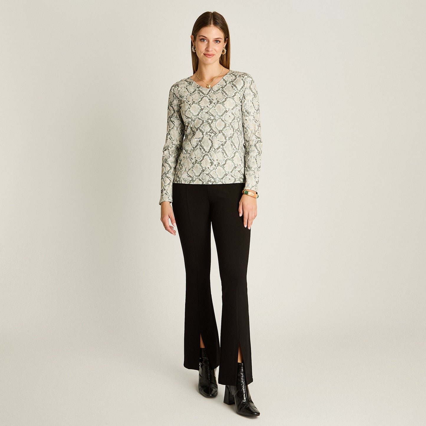 Polera Pistacho Manga Larga Elasticidad Media Sin Forro Calce Normal Tela Punto