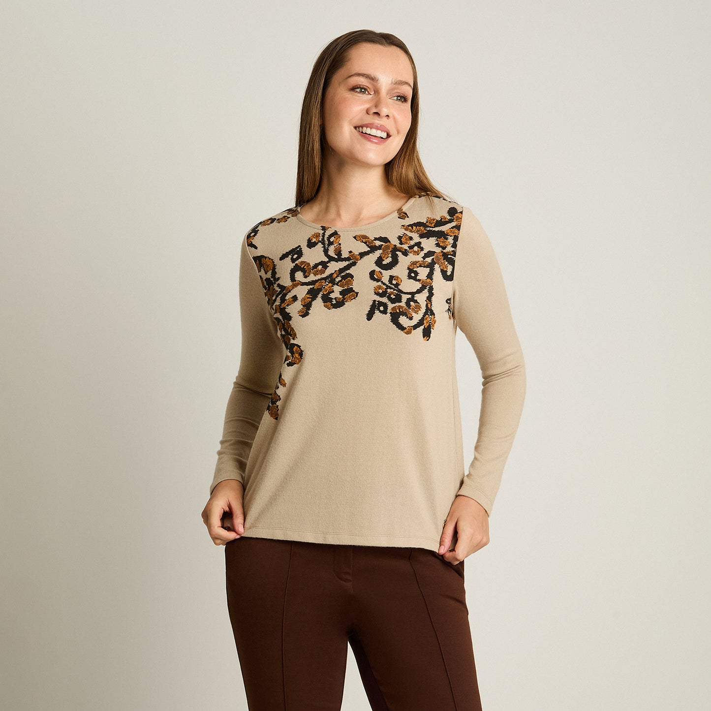 Polera Arena Manga Larga Elasticidad Media Sin Forro Calce Normal Tela Camant