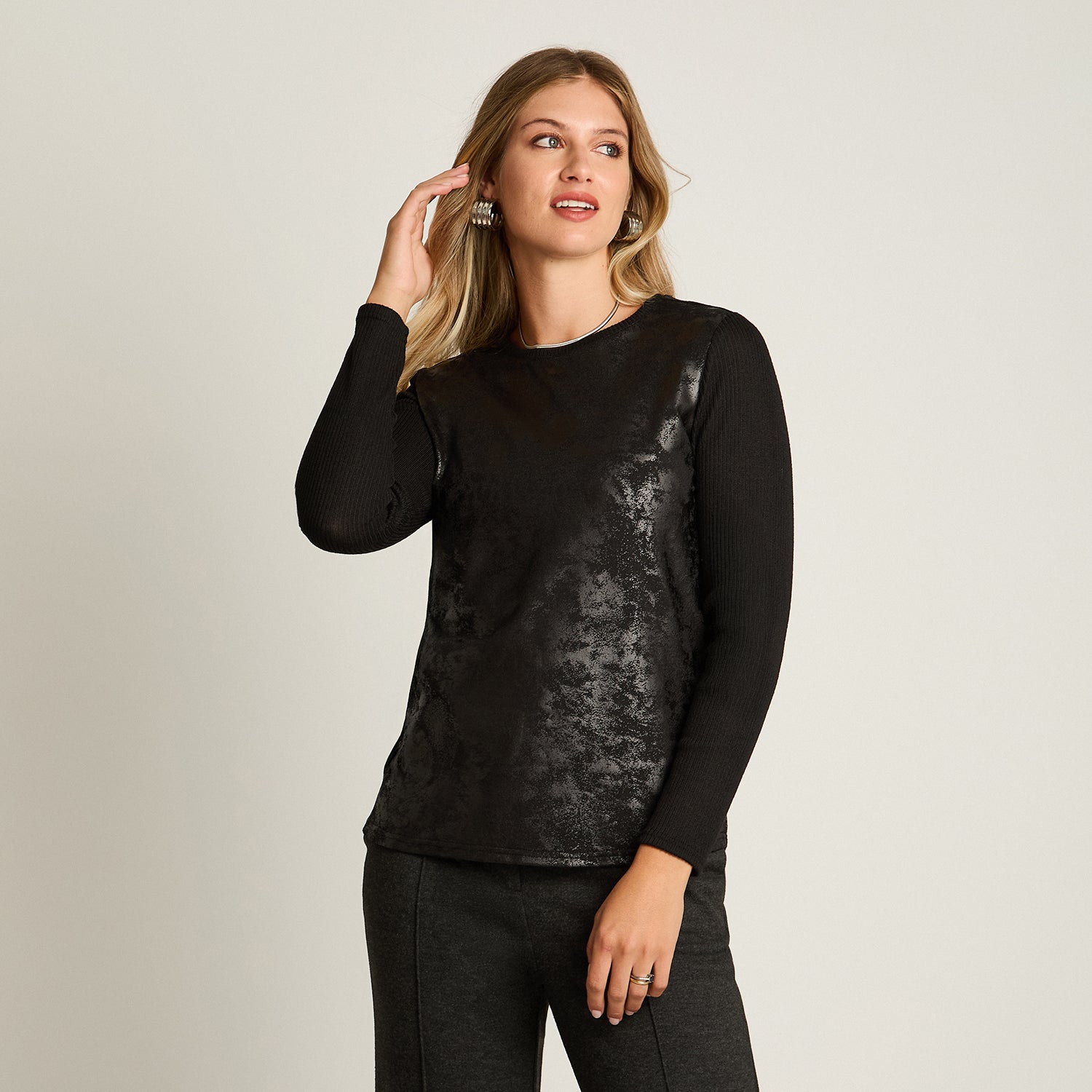 Polera Negro Manga Larga Elasticidad Media Sin Forro Calce Normal Tela Camant