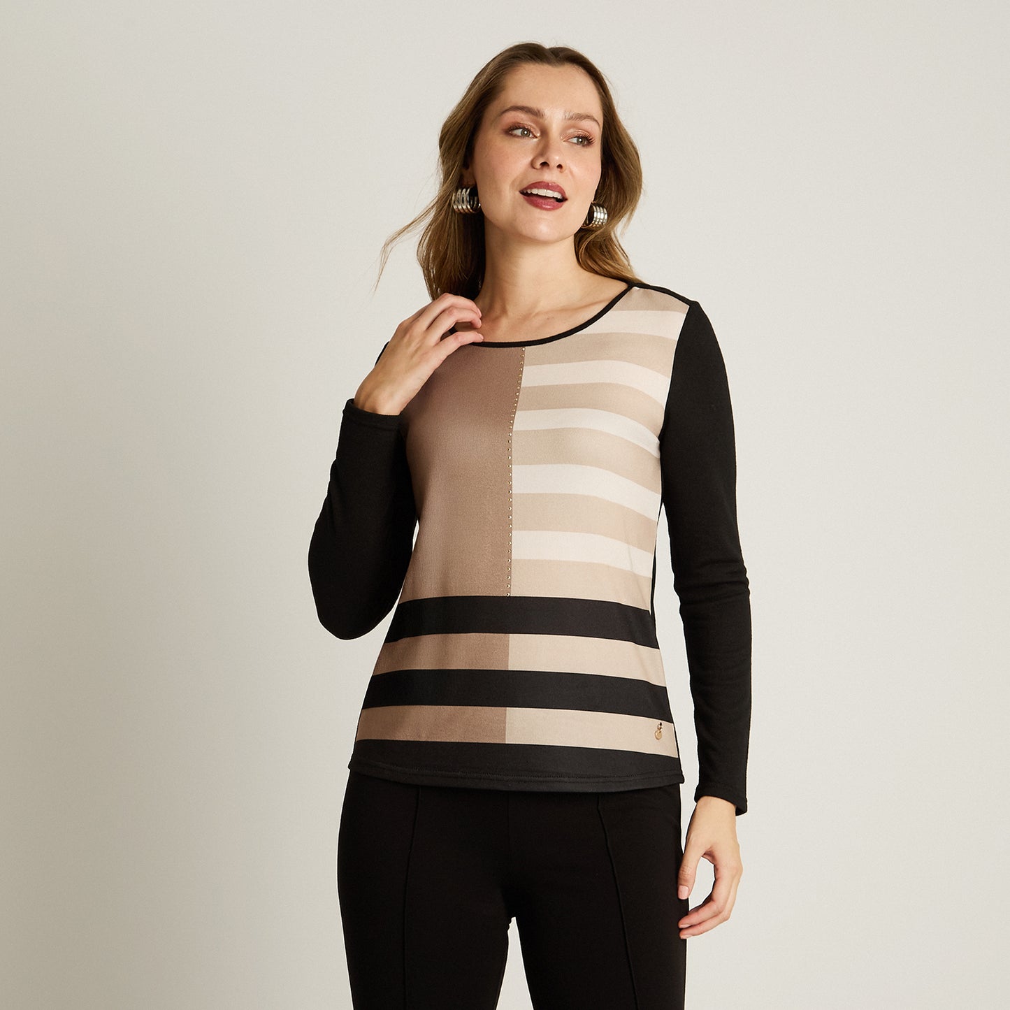 Polera Negro Manga Larga Elasticidad Media Sin Forro Calce Normal Tela Camant