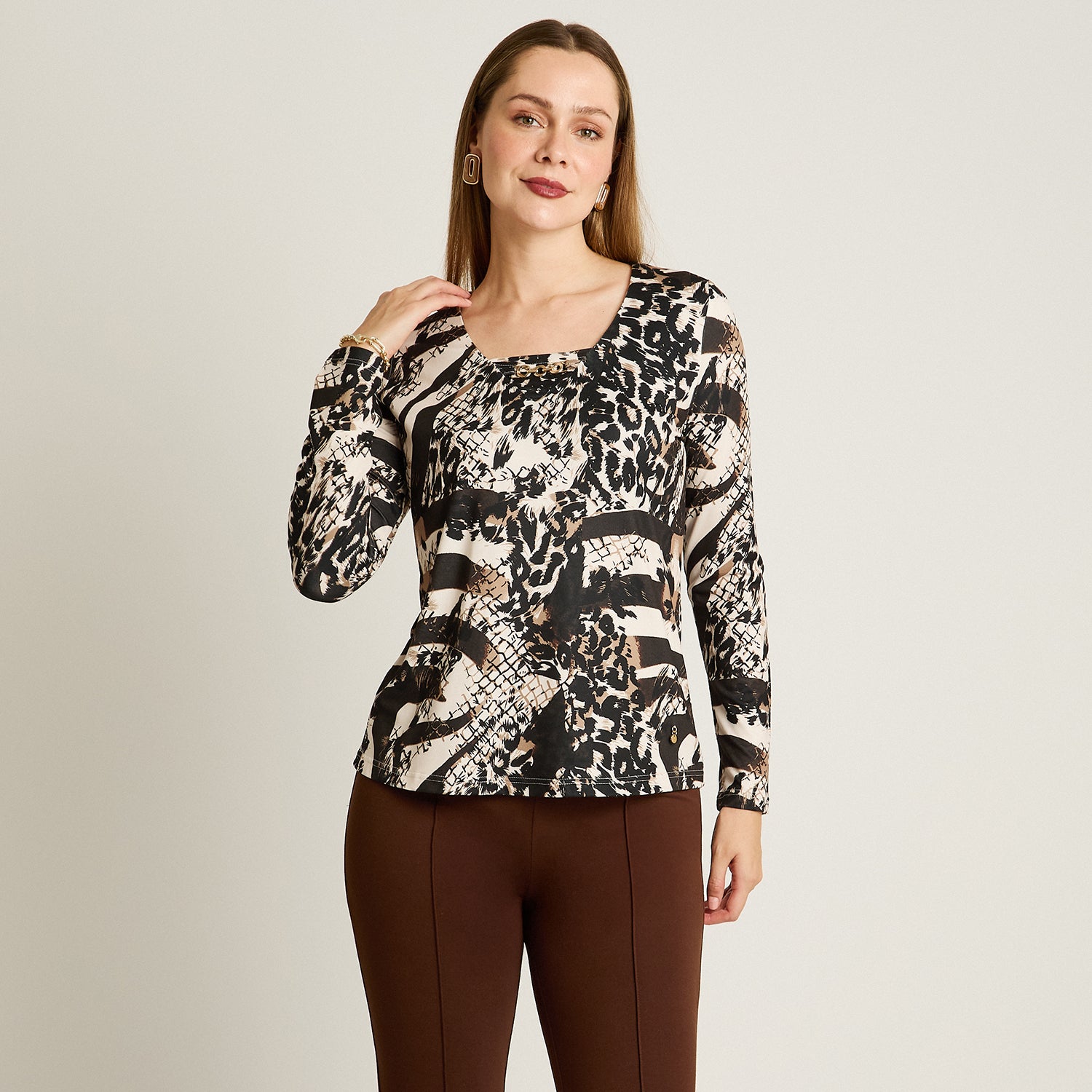 Polera Arena Manga Larga Elasticidad Media Sin Forro Calce Normal Tela Punto