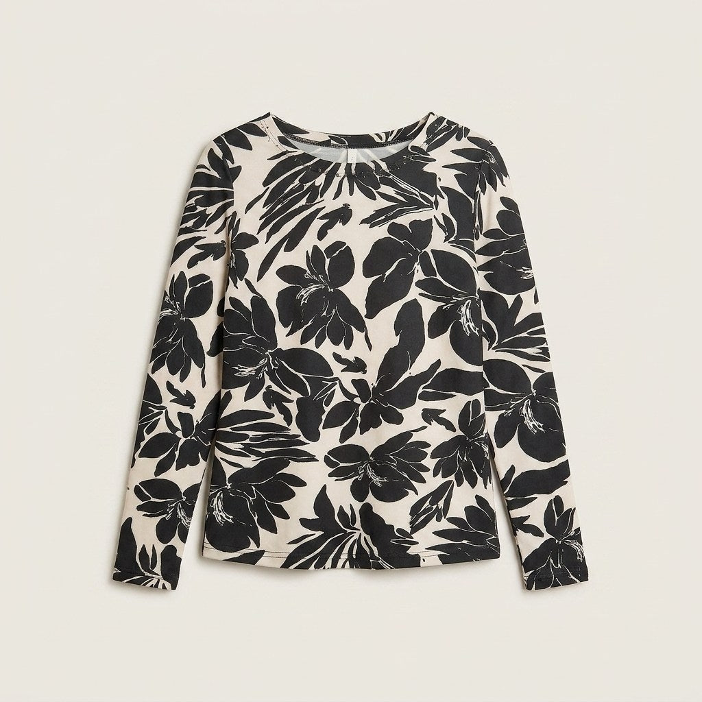 Polera Negra Estampada Escote Redondo en plano