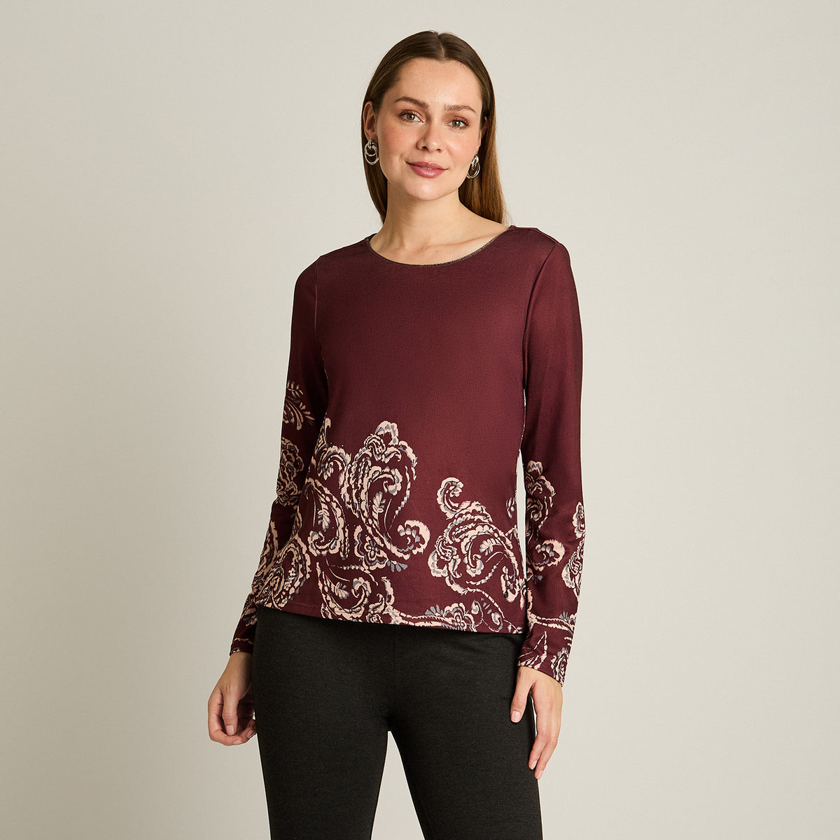 Polera Burdeo De Lanilla Con Estampado Paisley En Bajo