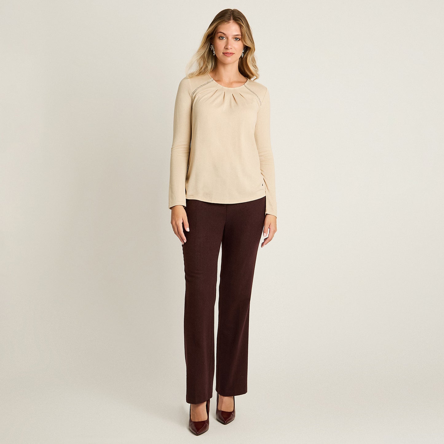 Polera Beige Manga Larga Elasticidad Media Sin Forro Calce Normal Tela Camant
