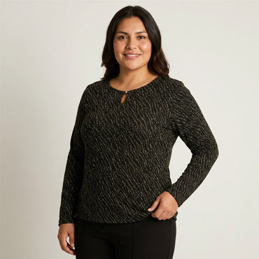 Polera Negra de Lanilla con Lurex y Detalle en Escote en modelo plus size