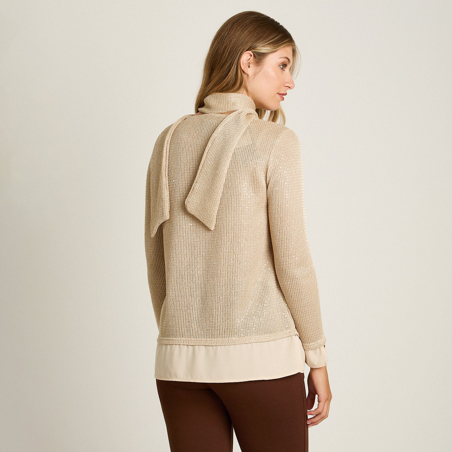Polera Beige Manga Larga Elasticidad Media Sin Forro Calce Normal Tela Camant