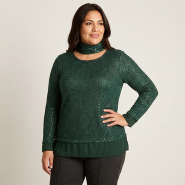 Polera Verde de Lanilla con Lentejuelas y Bufanda Incorporada en modelo plus size
