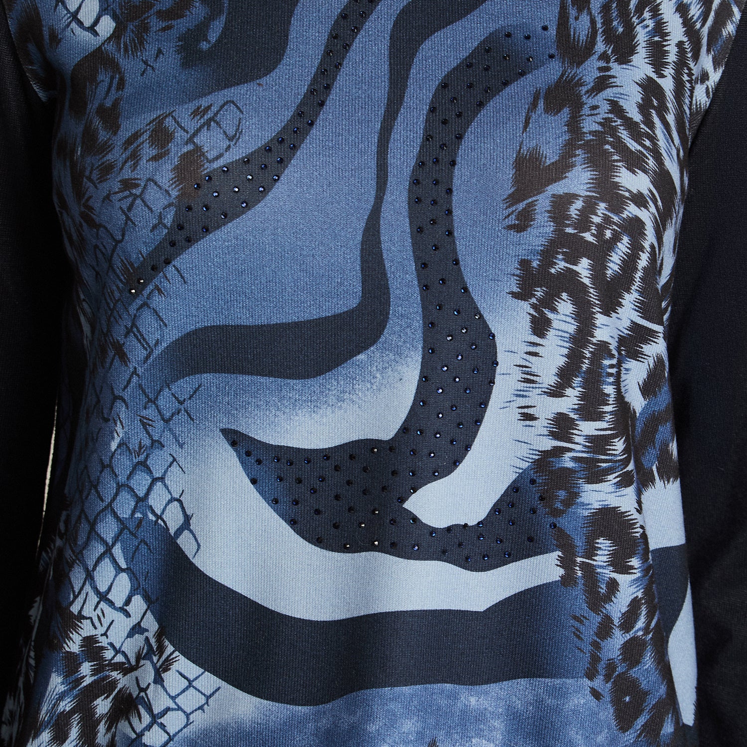 Polera Azul Manga Larga Elasticidad Media Sin Forro Calce Normal Tela Camant