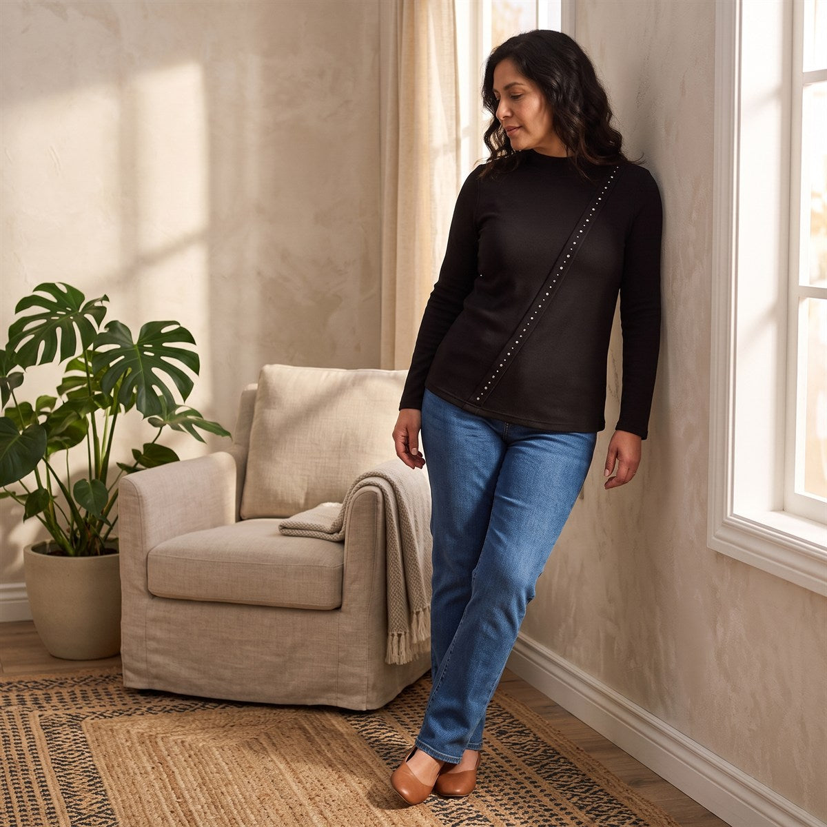 Polera Negra De Lanilla Con Cuello Alto Y Tachas Diagonales lifestyle