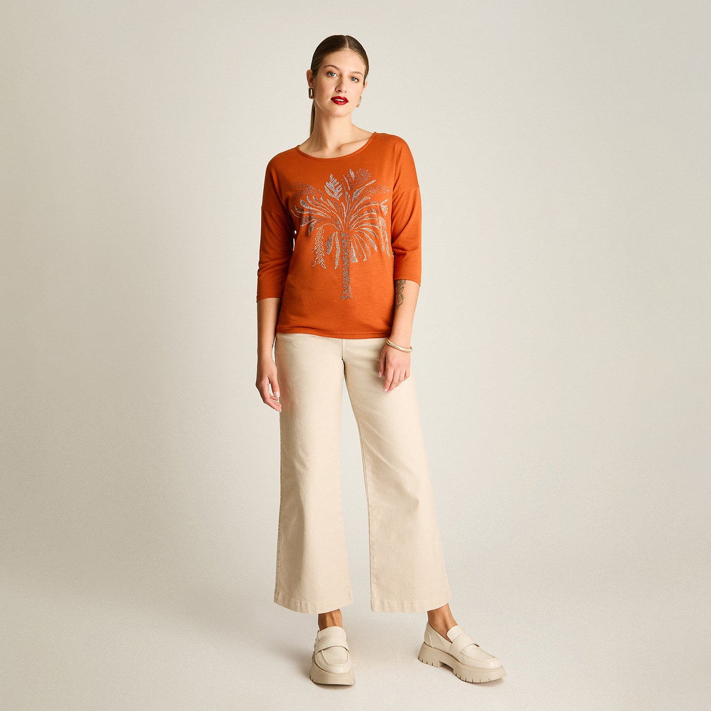 Polera Terracota Manga 3/4 Elasticidad Media Sin Forro Calce Normal Tela Punto