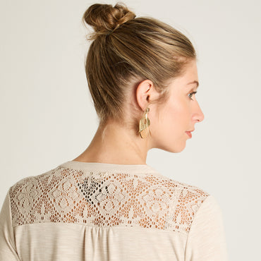 Polera Beige Manga Larga con Detalle de Macramé