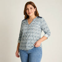 Polera Índigo Manga Larga con Detalle de Macramé en modelo plus size