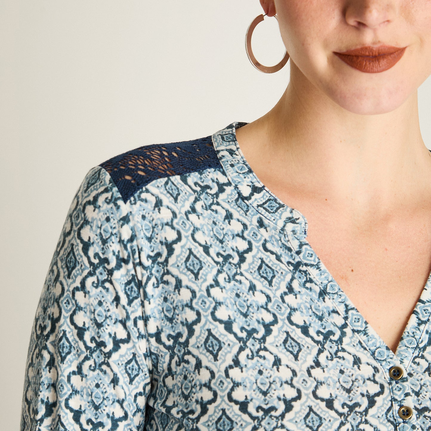 Polera Azul Manga Larga Elasticidad Media Sin Forro Calce Normal Tela Punto