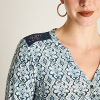 Polera Azul Manga Larga Elasticidad Media Sin Forro Calce Normal Tela Punto