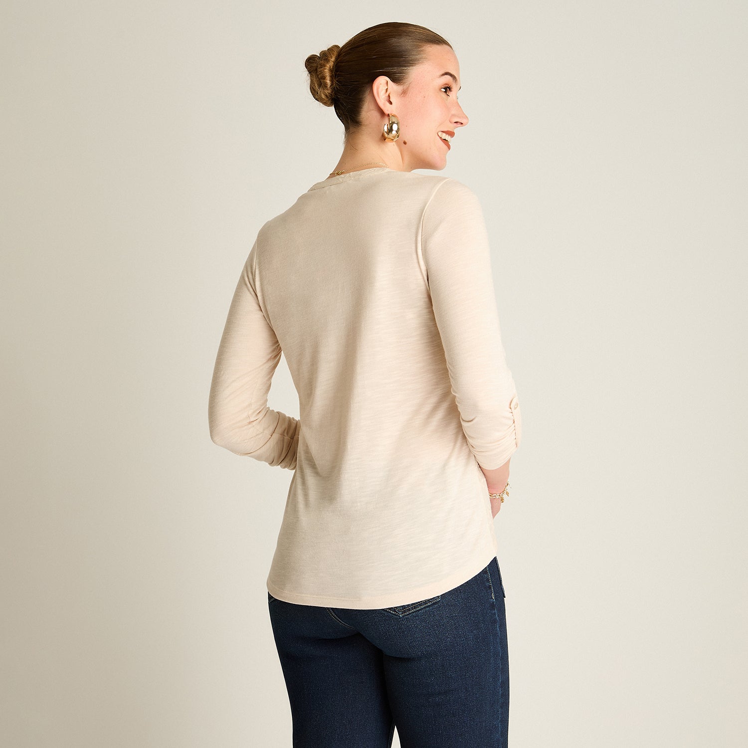 Polera Arena Manga Larga Elasticidad Media Sin Forro Calce Normal Tela Punto Y Plano