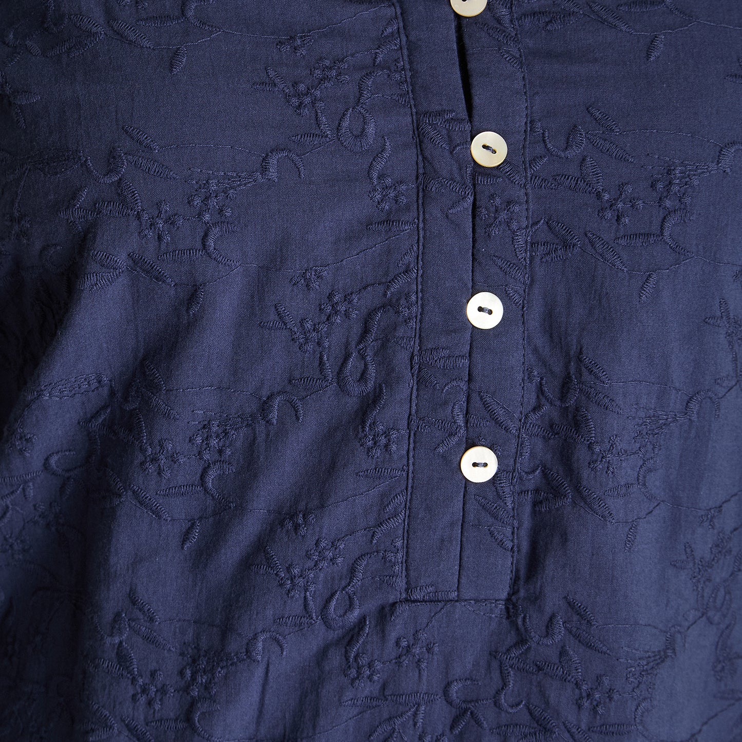 Polera Azul Manga Larga Elasticidad Media Sin Forro Calce Normal Tela Punto Y Plano