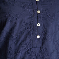 Polera Azul Manga Larga Elasticidad Media Sin Forro Calce Normal Tela Punto Y Plano