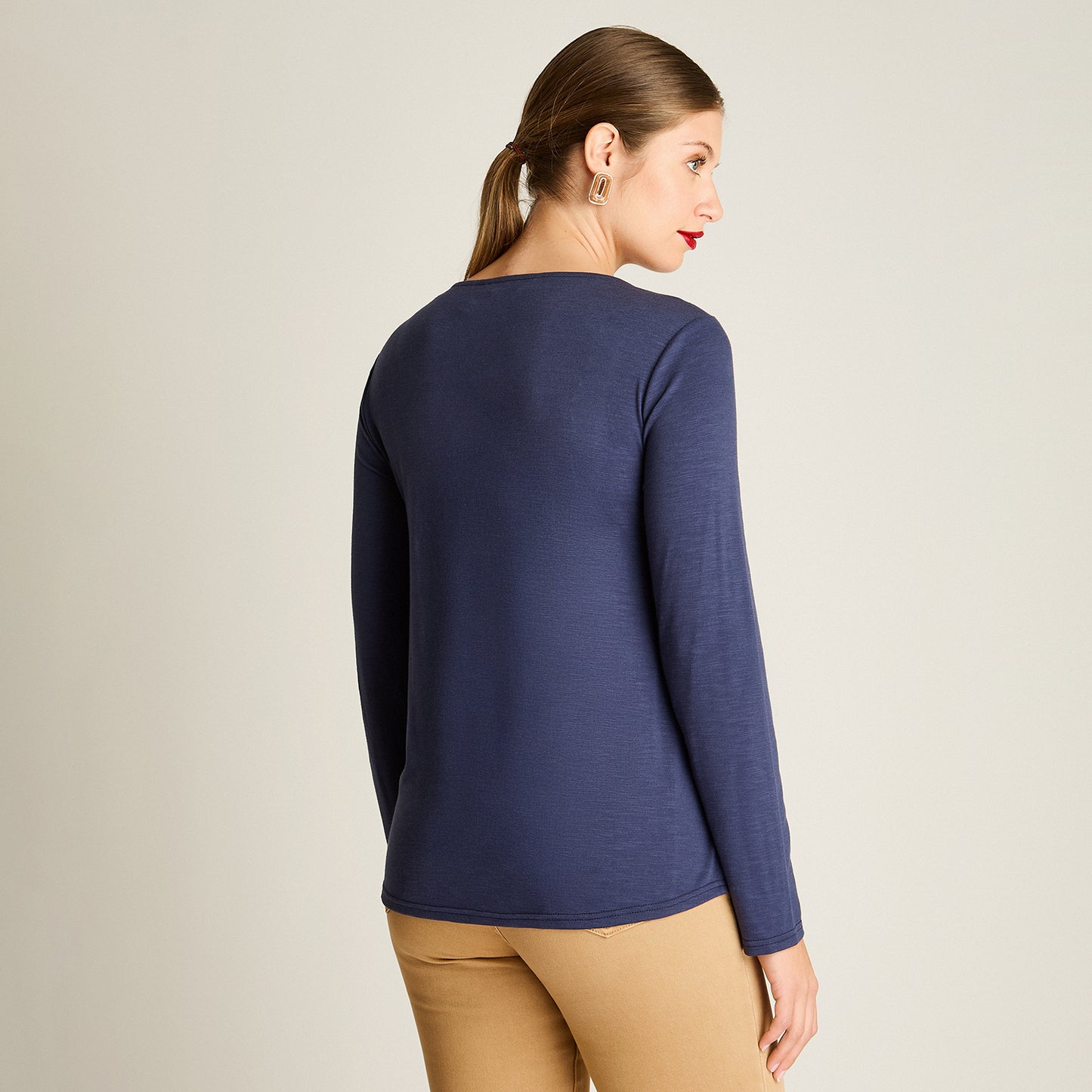 Polera Azul Manga Larga Elasticidad Media Sin Forro Calce Normal Tela Punto Y Plano