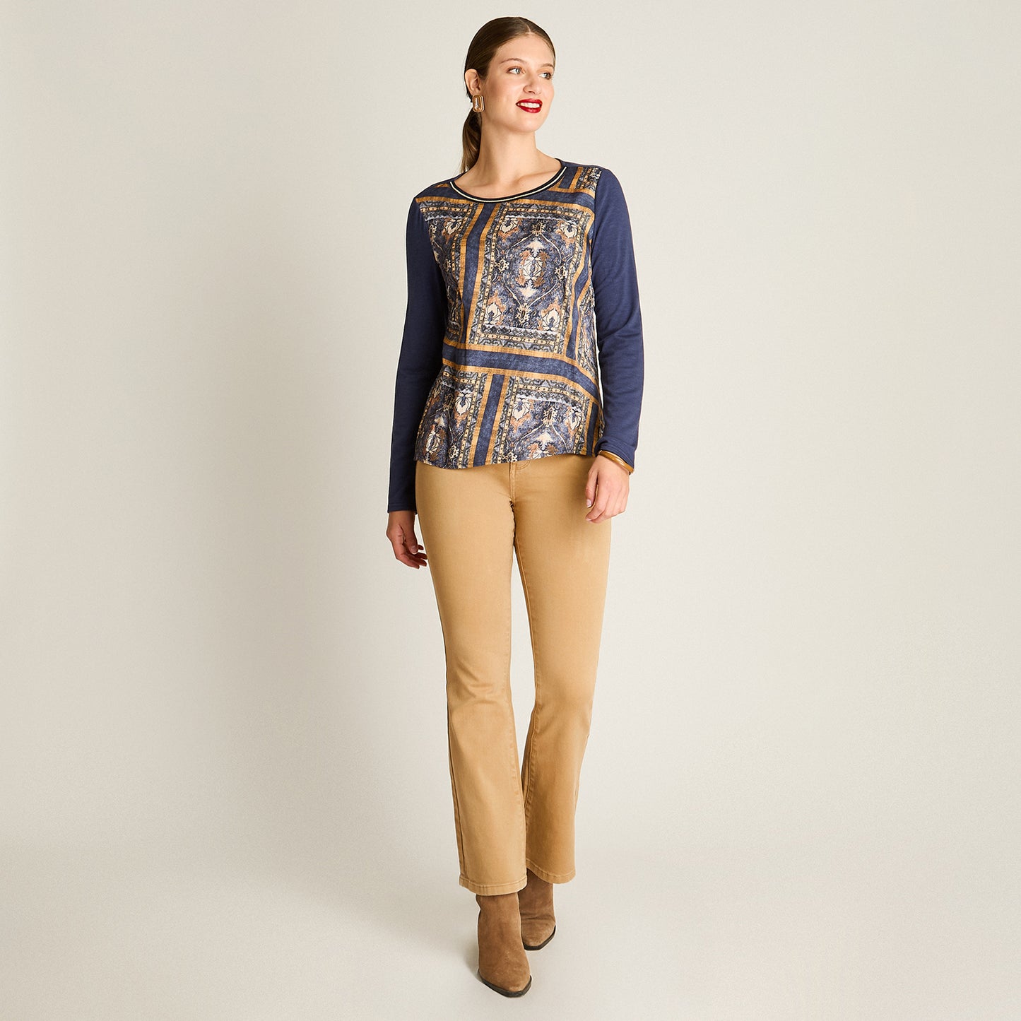 Polera Azul Manga Larga Elasticidad Media Sin Forro Calce Normal Tela Punto Y Plano