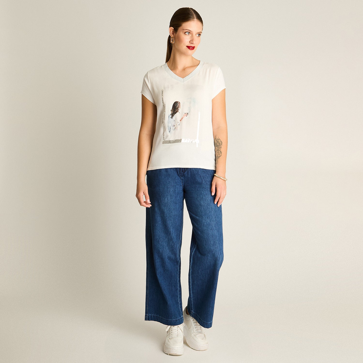 Polera Blanco Manga Corta Elasticidad Media Sin Forro Calce Normal Tela Punto Y Plano
