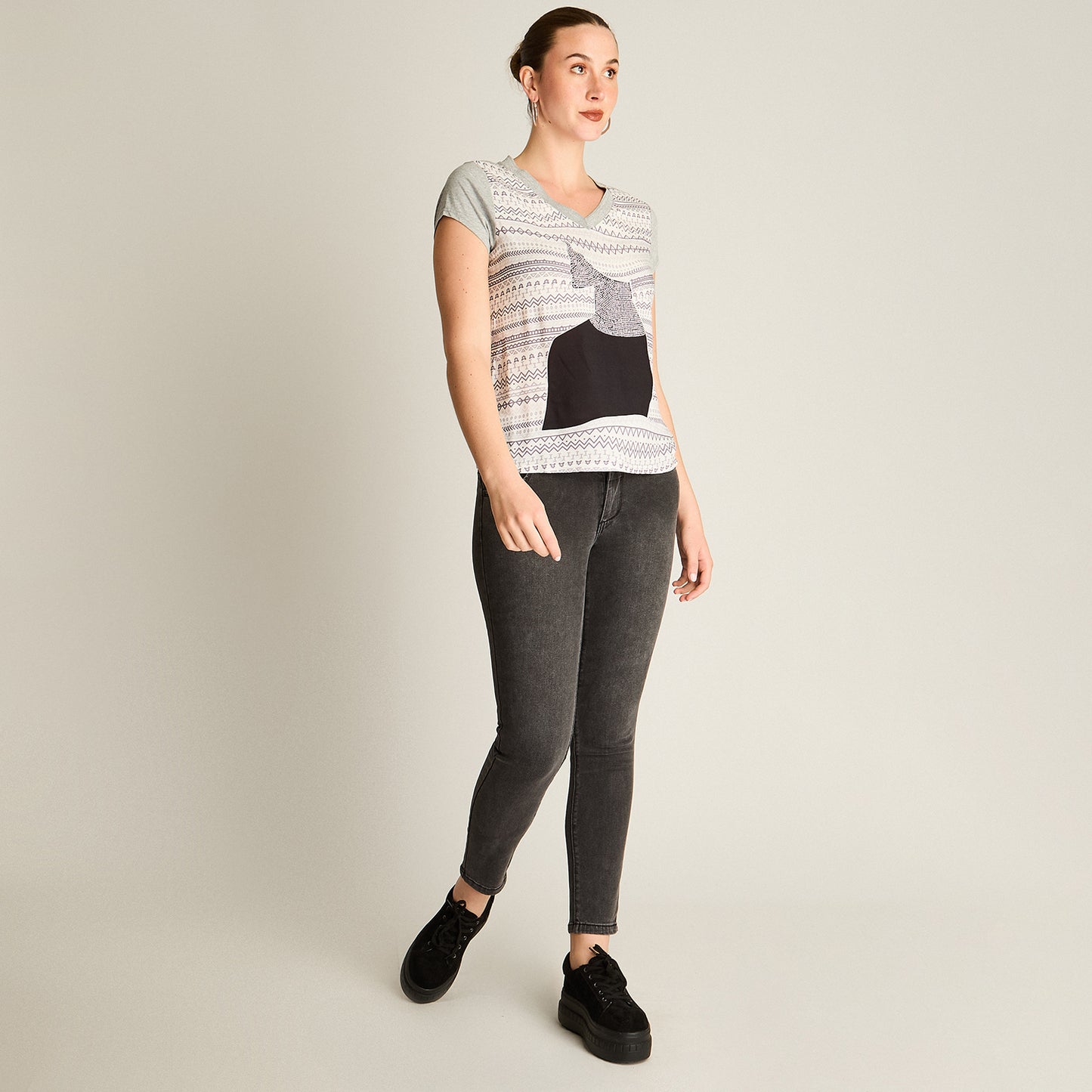 Polera Gris Manga Corta Elasticidad Media Sin Forro Calce Normal Tela Punto Y Plano